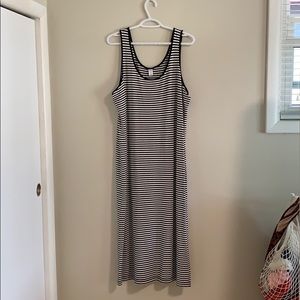 Plus sized Black and white fitted dress